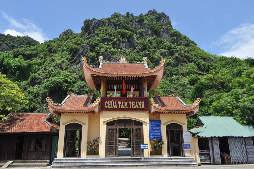 Chùa động Tam Thanh