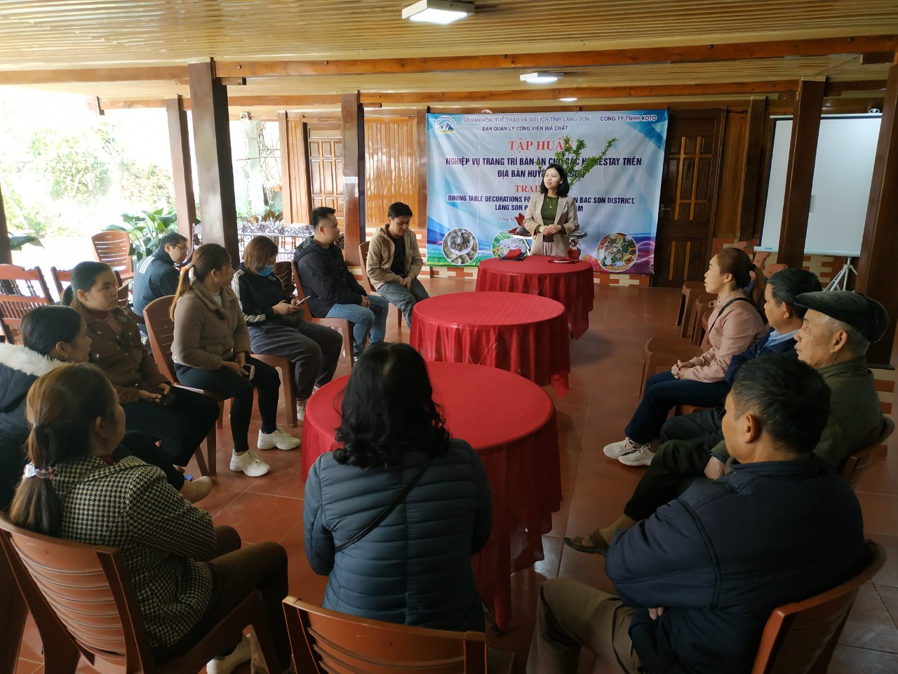 Chương trình tập huấn nghiệp vụ trang trí bàn ăn cho các homestay tại huyện Bắc Sơn