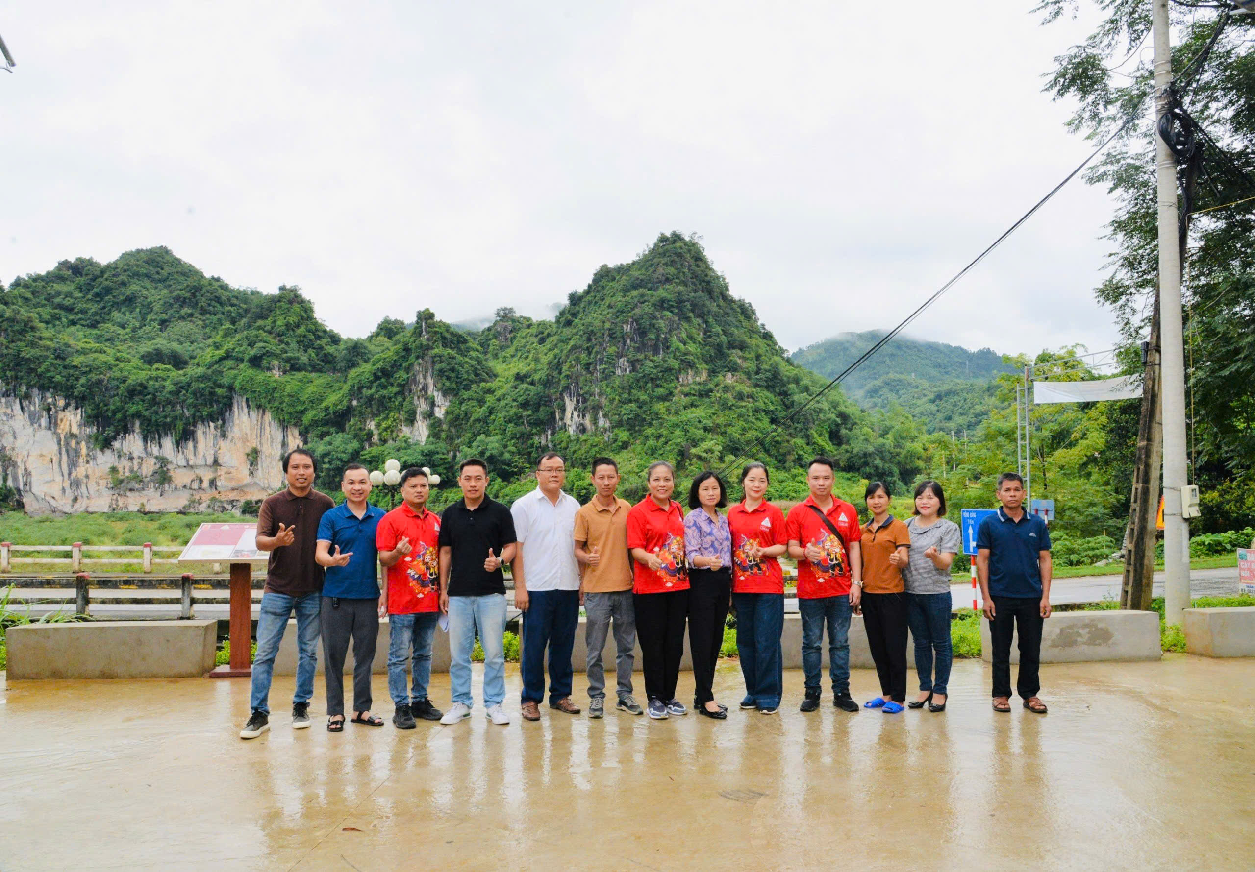 Cầu Khánh Khê thuộc xã Bình Trung, huyện Cao Lộc trên Tuyến du lịch Công viên địa chất Lạng Sơn