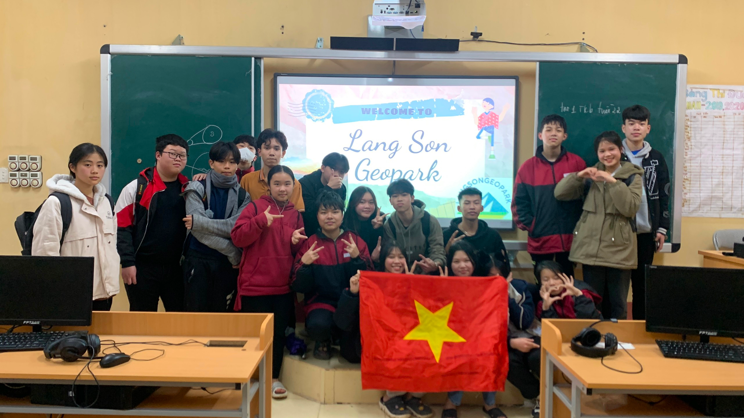 Điểm cầu Trường THPT Chi Lăng huyện Chi Lăng tham gia chương trình giao lưu trực tuyến