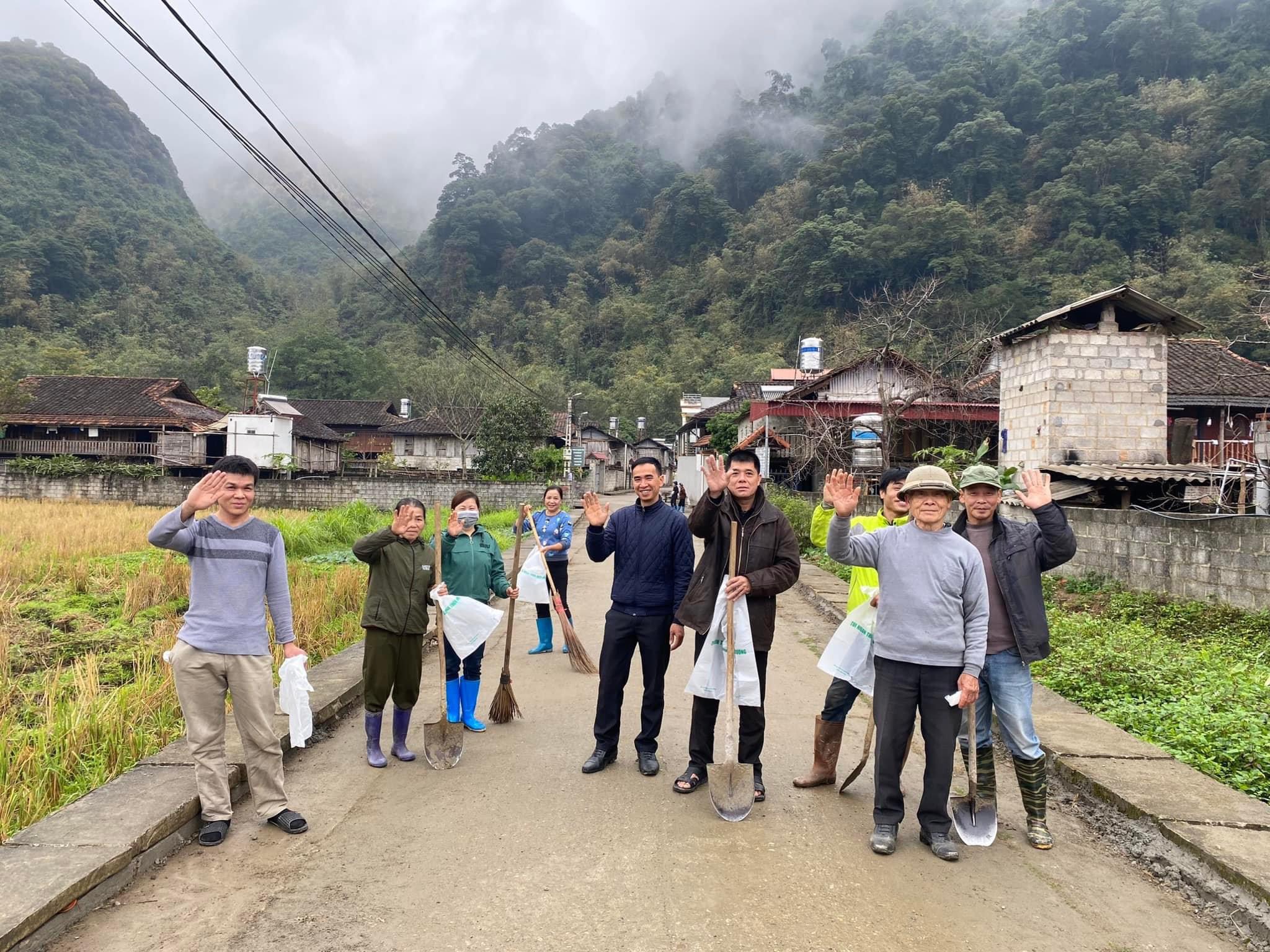 Đại diện cán bộ và người dân hưởng ứng tiêu chí Công viên địa chất toàn cầu UNESCO