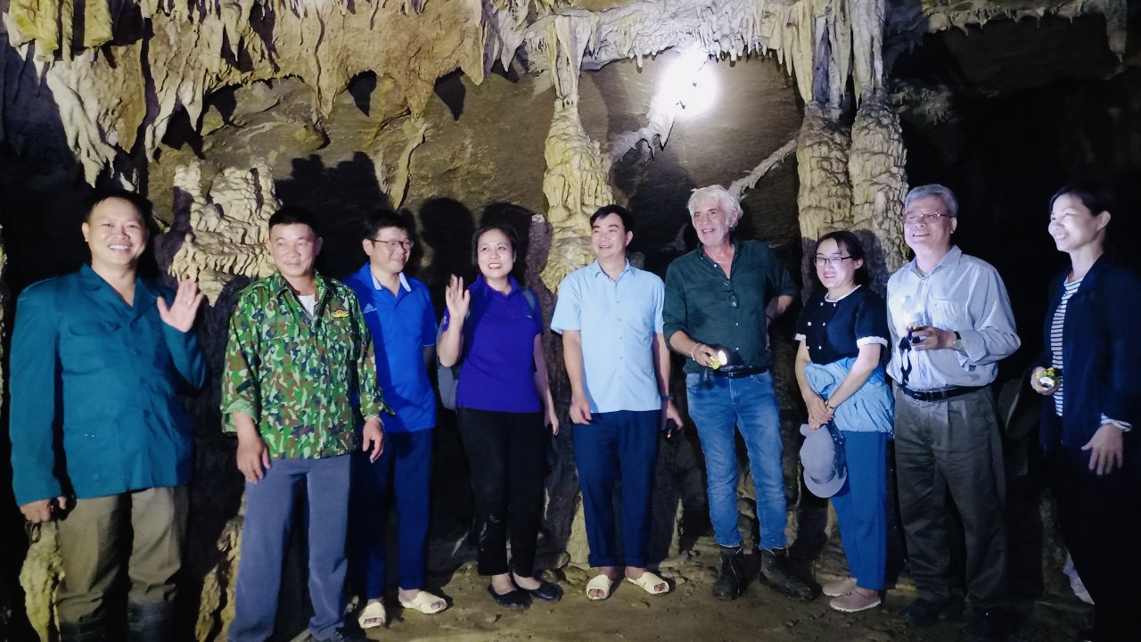 Chuyên gia tư vấn khảo sát thực địa khu vực phát triển Công viên địa chất Lạng Sơn