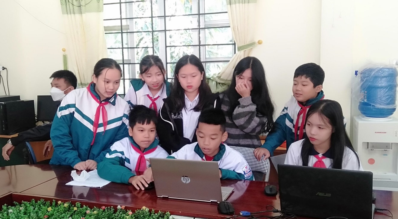 Nhóm thanh thiếu niên huyện Văn Quan tham gia giao lưu trực tuyến bằng tiếng Anh