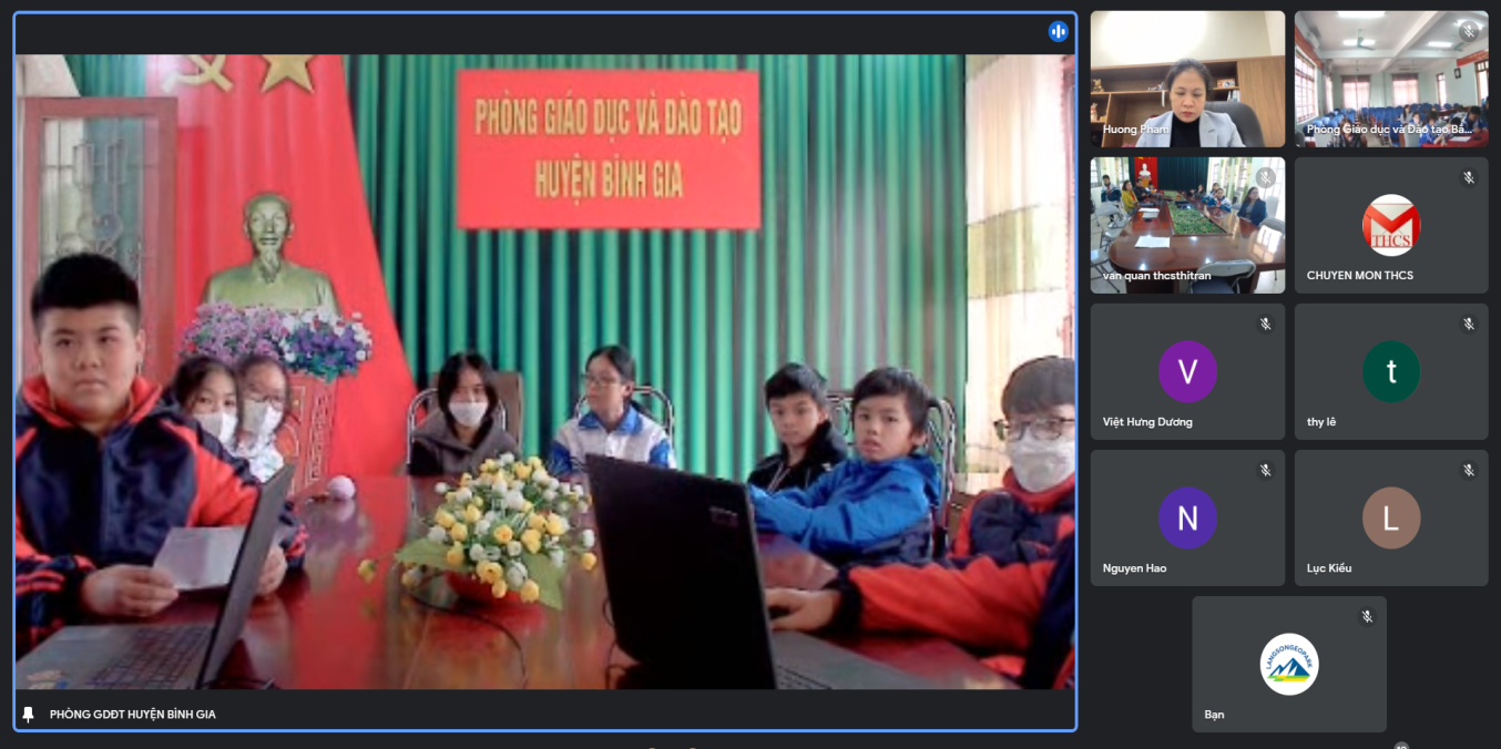Nhóm thanh thiếu niên huyện Bình Gia tham gia chương trình giao lưu