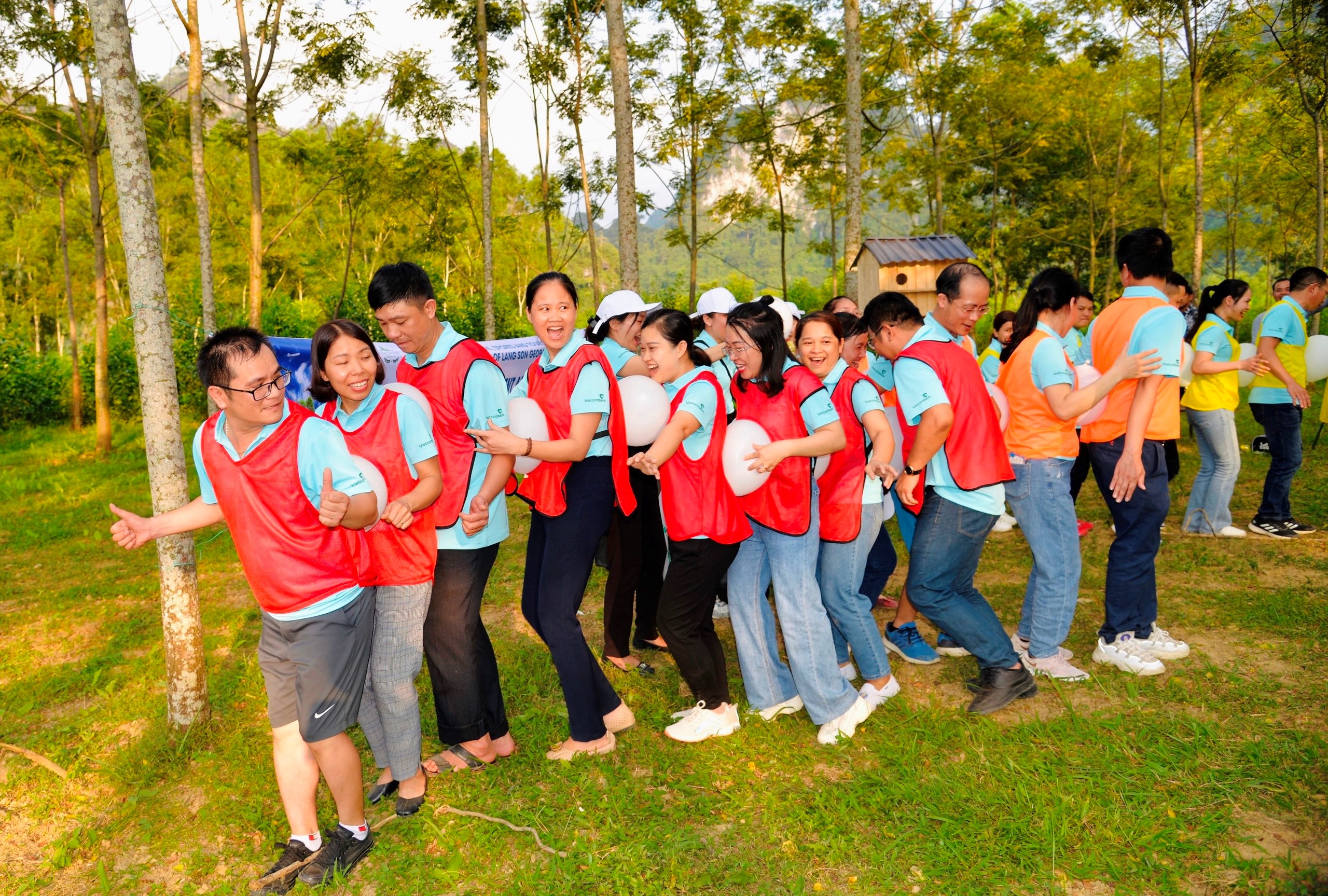 Hoạt động gắn kết tinh thần đoàn kết tập thể trong khuôn khổ khóa bồi dưỡng Công viên địa chất Lạng Sơn
