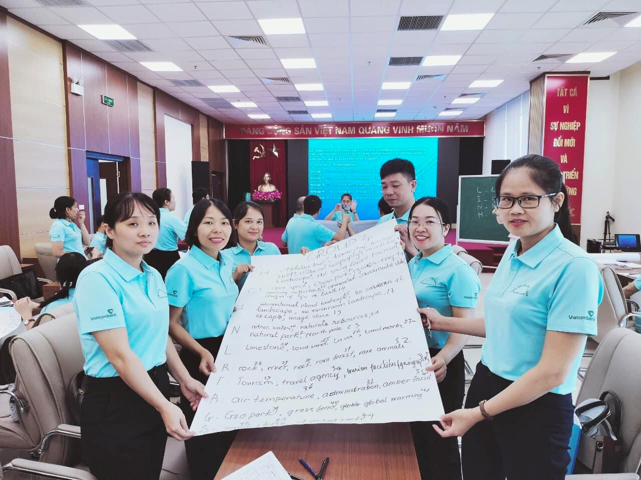 Học viên tích cực tham gia hoạt động học tập trên lớp trong khóa bồi dưỡng tiếng Anh chuyên ngành Công viên địa chất Lạng Sơn