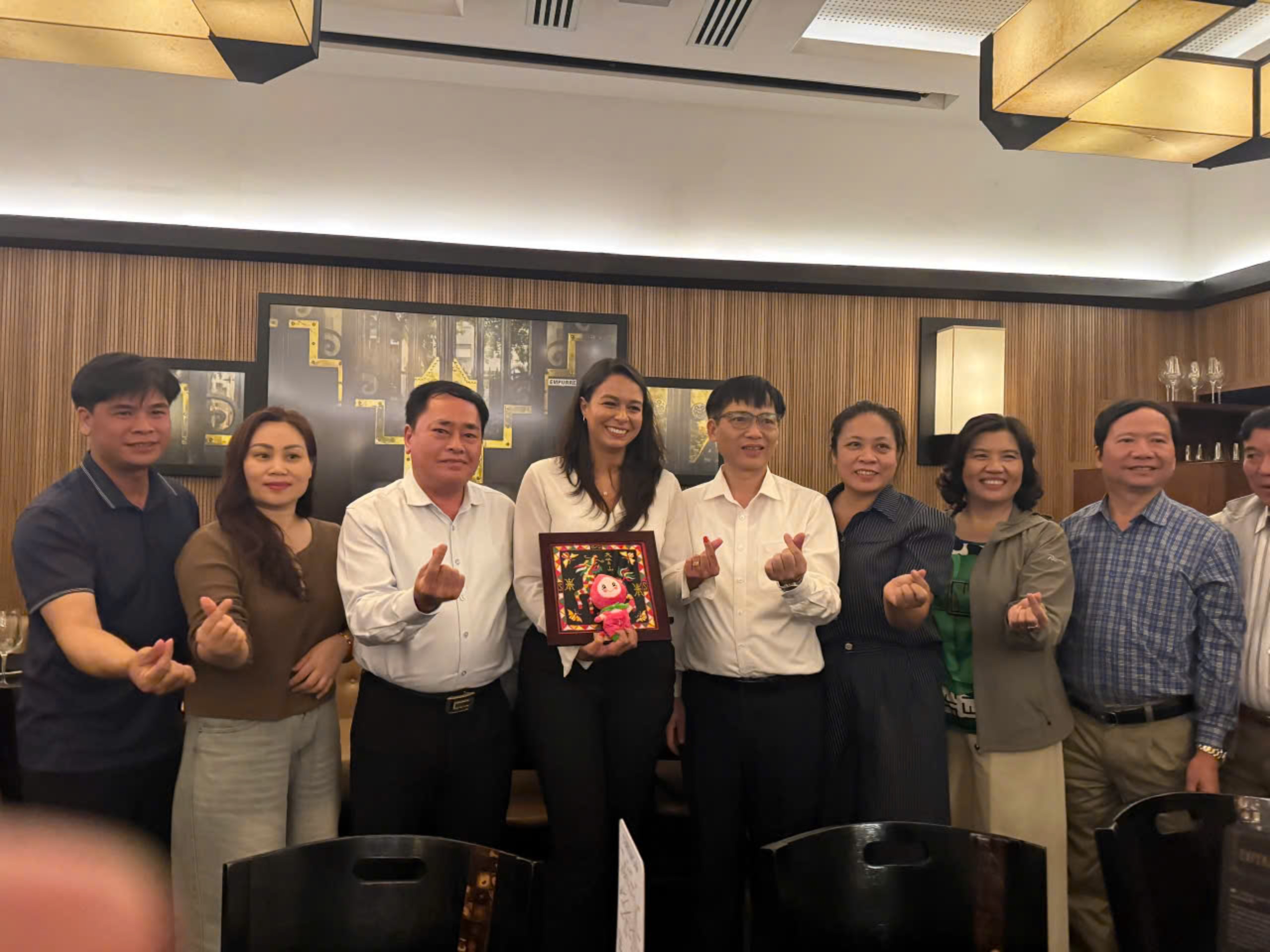 Cuộc gặp giữa Đoàn đại biểu tỉnh Lạng Sơn với bà Marcelle Torres Alves Okuno tại Rio de Janeiro