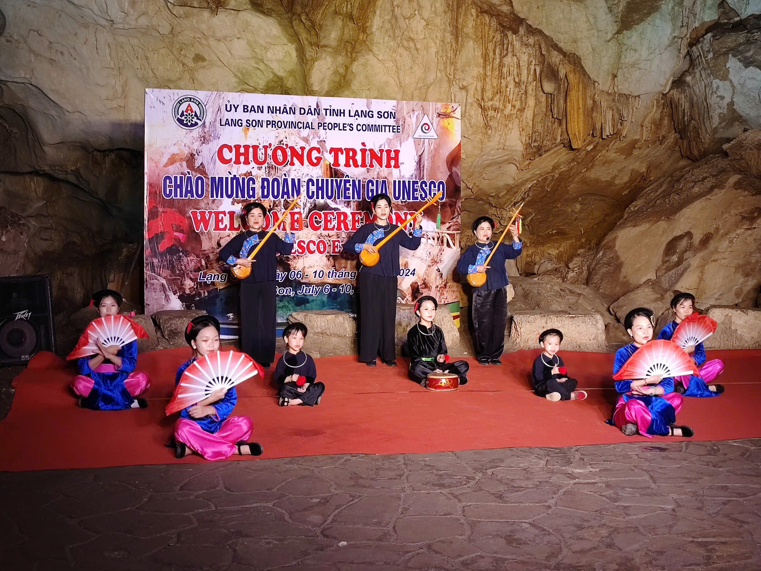 Khuôn viên Đền Mẫu Đồng Đăng Lạng Sơn