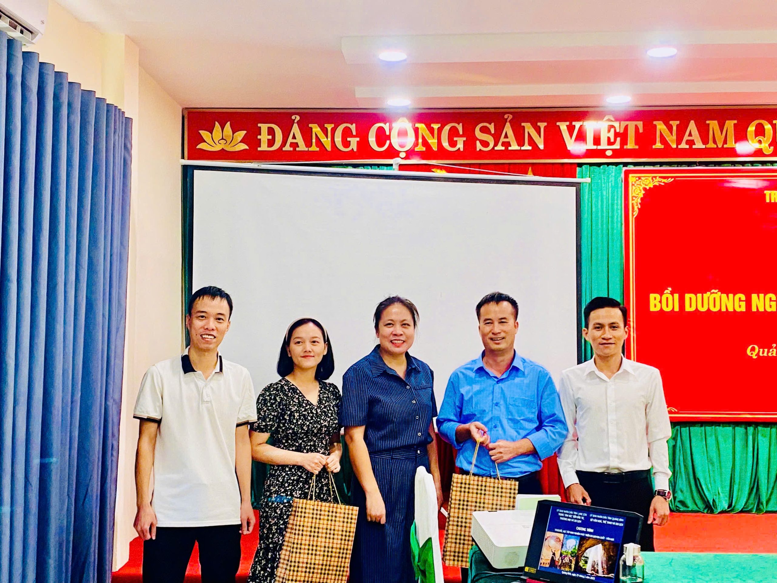 Đoàn công tác tỉnh Lạng Sơn khảo sát và học tập kinh nghiệm tại Quảng Bình